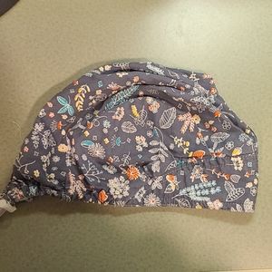Bouffant style scrub cap